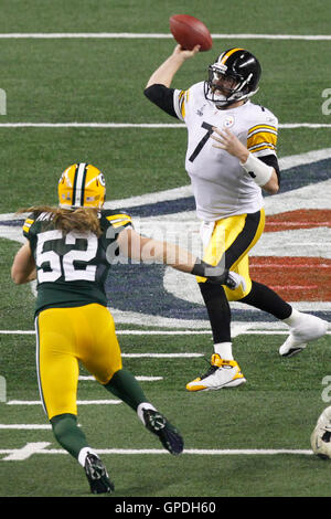 Feb 6, 2011; Arlington, TX, USA; Pittsburgh Steelers quarterback Ben Roethlisberger (7) throws a pass in front of Green Bay Packers linebacker Clay Matthews (52) during the first half of Super Bowl XLV at Cowboys Stadium. Stock Photo