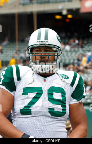 Sep 25, 2011; Oakland, CA, USA; New York Jets quarterback Mark Brunell (8)  warms up before the game against the Oakland Raiders at O.co Coliseum.  Oakland defeated New York 34-24 Stock Photo - Alamy