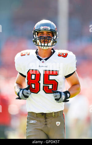 Tampa Bay Buccaneers tight end Cade Otton during a Back Together Weekend  NFL football training camp practice Sunday, July 30, 2023, in Tampa, Fla.  (AP Photo/Chris O'Meara Stock Photo - Alamy