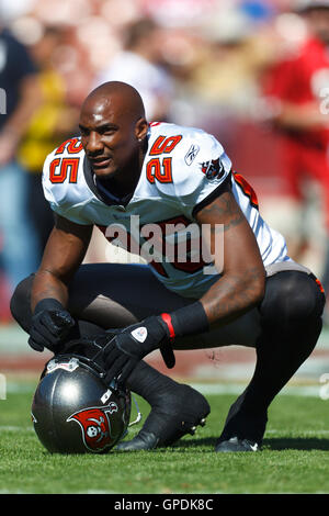 Tampa Bay Buccaneers Aqib Talib covers New York Giants Hakeem Nicks as Nicks catches a pass for 40 yards in the first quarter in week 2 of the NFL season at MetLife