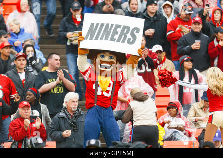 Santa Clara, California, USA. 24th Dec, 2017. The 49ers mascot, Sourdough  Sam, entertains the fans, during a NFL game between the Jacksonville  Jaguars and the San Francisco 49ers at the Levi's Stadium