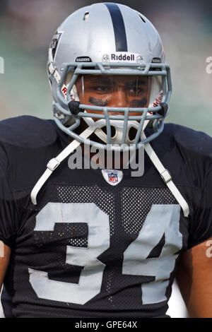 Chicago Bears defensive back Mike Brown celebrates the Bears 13-3 win over  the Carolina Panthers, at Soldier Field, in Chicago on November 20, 2005.  (UPI Photo/Brian Kersey Stock Photo - Alamy