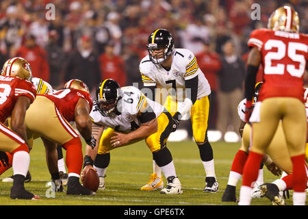 Pittsburgh Steelers center Doug Legursky (64) warms up prior to a