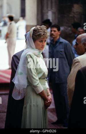 Princess Diana of Wales, on a visit to Egypt in 1992, visits Al Azhar mosque. Stock Photo