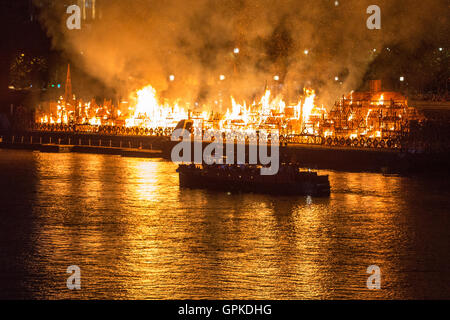 London, UK. 4th September, 2016. 120metre wooden replica of Great Fire of London is burnt on the river Thames to mark the 350 year anniversary of London 1666 . copyright Carol Moir/Alamy Live News Stock Photo