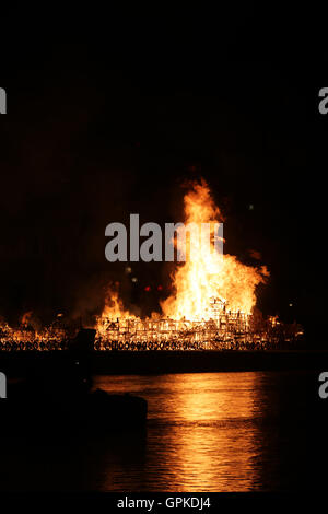 London, UK. 4th September, 2016. A 120-metre-long wooden sculpture of London’s 17th Century skyline burns on the river Thames between Blackfriars Bridge and Waterloo Bridge with St Paul's in the background.  The wooden replica was set ablaze to commemorate the 350th anniversary of the Great Fire of London.  ‘London 1666’ was Designed by American artist David Best and forms part of the ‘Great Fire 350’ series of events held across London to commemorate the Fire.. Credit:  David Stock/Alamy Live News Stock Photo