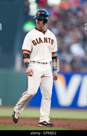 San Francisco Giants' new center fielder Kenny Lofton is