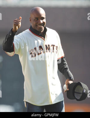 October 19, 2010; San Francisco, CA, USA; San Francisco Giants former player Barry Bonds smiles before throwing out the ceremonial first pitch before game three of the 2010 NLCS against the Philadelphia Phillies at AT&T Park. Stock Photo