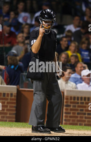 Home plate umpire phil cuzzi hi-res stock photography and images - Alamy