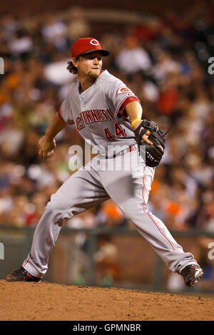 Cincinnati Reds pitcher Mike Leake pitches against the Washington