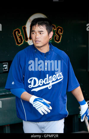 Los Angeles Dodgers' Chin-Lung Hu hits a triple off San Francisco ...