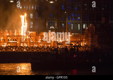 London, UK. 4 September 2016. London 1666, a 120-metre long sculpture of the 17th-century London skyline was set alight in a dramatic retelling of the story of the Great Fire of London on Sunday evening. A collaboration between American ‘burn’ artist David Best and Artichoke, the project has involved months of work and participation with local schools and young Londoners. The event was part of the London’s Burning festival produced by Artichoke, commemorating the Great Fire of London (30 August - 4 September) Stock Photo