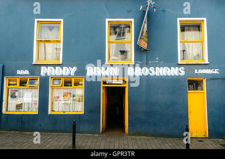 DINGLE, IRELAND: Old Irish pub Stock Photo