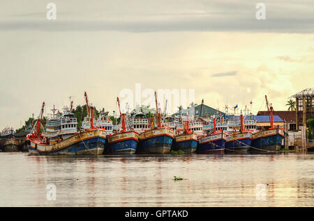 Samut Songkhram (Maeklong) Thailand, October 2015- Fishermen boats on the river  Maenam Tha Chin Stock Photo