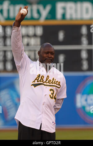 Oakland Athletics starting pitcher Dave Stewart prepares to hurl the ball  during first inning action in game one of the American League Championship  Series against the Toronto Blue Jays in Oakland, Tuesday