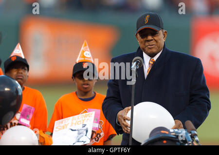 Tito Fuentes discusses Willie Mays