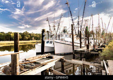Shrimp boats tied up docks hi-res stock photography and images - Alamy