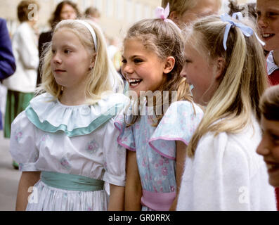 crown-princess-victoria-with-schoolmates-at-the-closing-for-the-summer-gr0rrx.jpg