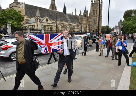 Parliament Square, London, UK. 5th September 2016. Protests for and against Brexit outside Parliament while MPs debate. Stock Photo