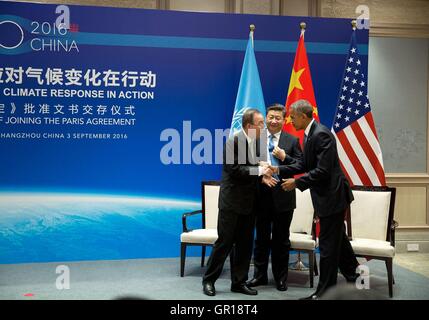 Hangzhou, China. 5th September, 2016. U.S President Barack Obama, President Xi Jinping of China and United Nations Secretary General Ban ki-Moon exchange greetings at the conclusion of a climate event at West Lake State House September 3, 2016 in Hangzhou, China. Credit:  Planetpix/Alamy Live News Stock Photo