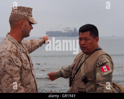 Lima, Peru. 5th September, 2016. A USMC Sargent and his peruvian counterpart, with the USNS Pililaau as background, as part of USMC task force arrived to Lima, onboard USNS Pililaau (T-AKR-304), for humanitarian exercises with their Peruvian counterparts as part of exercise Koa Mohana.(C) Carlos Garcia Granthon/Fotoholica/Alamy Live News Stock Photo