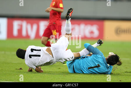 Shenyang, China's Liaoning Province. 6th Sep, 2016. China's goalkeeper Zeng Cheng (R) clashes with Iran's Vahid Amiri during the Russia 2018 World Cup Asian Qualifier match between China and Iran in Shenyang, capital of northeast China's Liaoning Province, on Sept. 6, 2016. © Cao Can/Xinhua/Alamy Live News Stock Photo