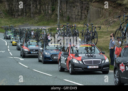 Cheshire, UK. 6th September, 2016. Support cars behind the peloton during the climb to the Cat and Fiddle. Credit:  Pat Bennett/Alamy Live News Stock Photo