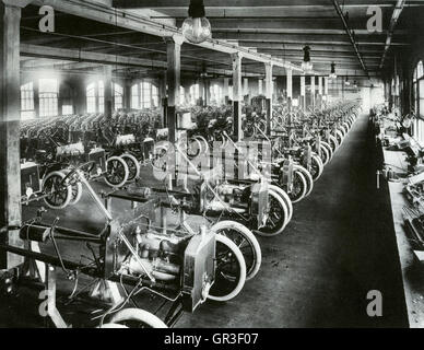 FORD MODEL T production line at the Piquette Plant, 411 Piquette Avenue, Detroit, about 1908 Stock Photo