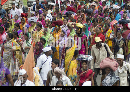 Pilgrims or warkari at Pandarpur yatra, Maharashtra, India Stock Photo