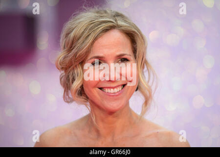 Sally Phillips attending the world premiere of Bridget Jones's Baby at the Odeon cinema, Leicester Square, London. PRESS ASSOCIATION Photo. Picture date: Monday September 5, 2016. Photo credit should read: Matt Crossick/PA Wire. Stock Photo