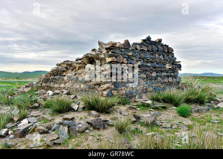 Ruins Of The Fortress Khar Bukh Balgas, Dashinchilen, Bulgan Aimag, Mongolia Stock Photo