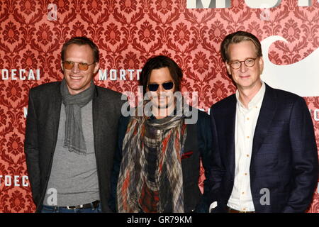Paul Bettany, Johnny Depp And David Koepp Photocall Von Mortdecai Stock Photo