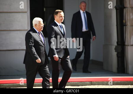 Warsaw, Poland. 06th Sep, 2016. President Duda recieved Palestinian President Mahmoud Abbas with military honours at Presidential Palace in Warsaw. © Jakob Ratz/Pacific Press/Alamy Live News Stock Photo