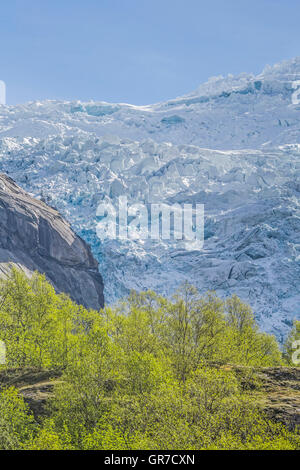 The Briksdalsbreen In Norway Is An Offshoot Of The Largest Glacier In Mainland Europe, The Jostedalsbreen. Stock Photo