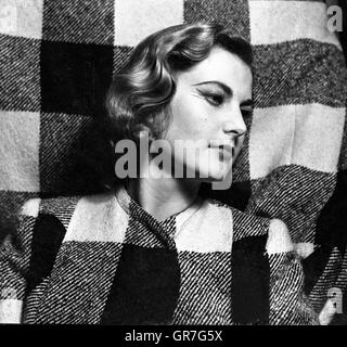 1940's Portrait of a woman in chequered (checked) clothing with corresponding backdrop by Gilbert Adams (1906-1996), prominent third generation photographer, son of Marcus and grandson of Walton, Gilbert Adams trained with and assisted his father, later specialising in photographing the ballet. *** Local Caption *** From the Gilbert Adams Collection of photography   Copyright Tony Henshaw Stock Photo