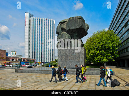 Monument To Karl Marx In Front Of The Mercure Hotel, Chemnitz, Saxony, Germany Stock Photo