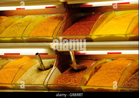 Spice Bazaar, Missir Tscharschi-Istanbul Stock Photo