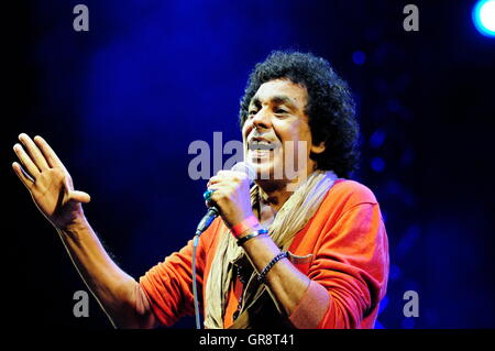 Mohamed Mounir In Concert Stock Photo