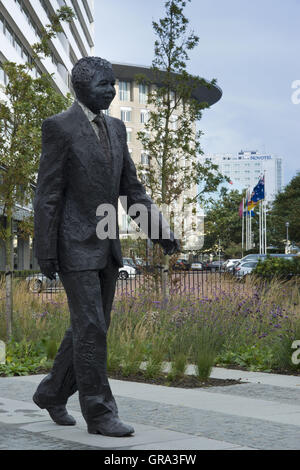 Nelson Mandela Statue, The Headquarters Of The Organisation For The Prohibition Of Chemical Weapons At The Back, The Hague, The Netherlands, Europe Stock Photo