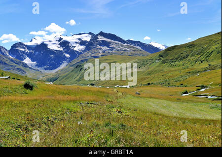 Valley La Lenta, Landscape Of The Vanoise National Park, With Mountains Of The Albaron, French Alps, France Stock Photo