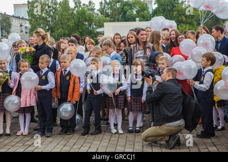 NOVOKUZNETSK, KEMEROVO REGION, RUSSIA - SEP, 1, 2016: Meeting with the first-grade pupils and teacher at schoolyard. The day of Stock Photo