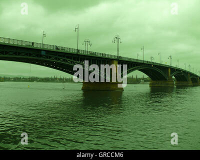 Mainz, River Rhine With Theodor-Heuss-Bridge Stock Photo