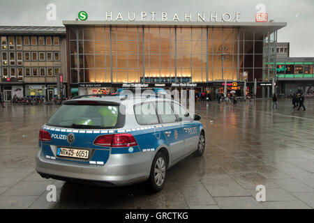 Police Showing Presence At Cologne Central Railway Station After Violent New Year S Eve Stock Photo