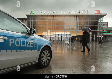 Police Showing Presence At Cologne Central Railway Station After Violent New Year S Eve Stock Photo