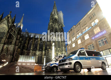 Police Showing Presence At Cologne Central Railway Station And Cathedral After Violent New Year S Eve Stock Photo