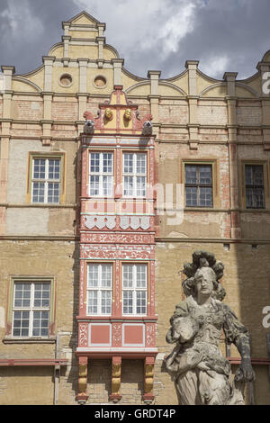 Oriel At Castle Bernburg With A Statue In Front Of It Stock Photo