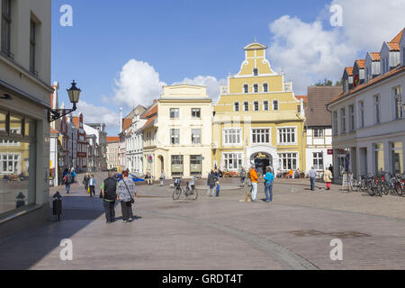 Crossroads With Plaza And Fountain In The Center Of Wismar Mecklenburg-Vorpommern Stock Photo