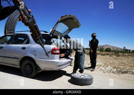 Ghazni, Afghanistan. 6th Sep, 2016. An Afghan policeman searches a vehicle in Ghazni province, Afghanistan, Sept. 6, 2016. Up to 80 Taliban militants have been killed as their attack on Afghanistan's eastern Ghazni province has been repelled, provincial Governor Abdul Karim Matin said Wednesday. © Sayed Mominzadah/Xinhua/Alamy Live News Stock Photo