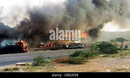 Karachi. 7th Sep, 2016. Photo taken on Sept. 7, 2016 shows burning vehicles at the accident site near southern Pakistani port city of Karachi. At least three people died after a brutal collision of an oil tanker with other vehicles near Karachi's Super Highway on Wednesday, local media reported. Credit:  Stringer/Xinhua/Alamy Live News Stock Photo