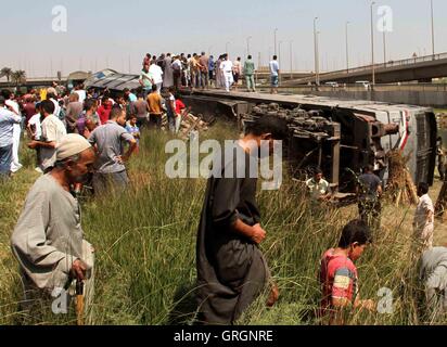 Cairo. 7th Sep, 2016. People stay around the derailed train in the district of Ayat in Giza, Egypt on Sept. 7, 2016. A train derailment accident in Egypt's Giza governorate killed five people and injured 27 others on Wednesday, reported the state-run MENA news agency. Credit:  STR/Xinhua/Alamy Live News Stock Photo